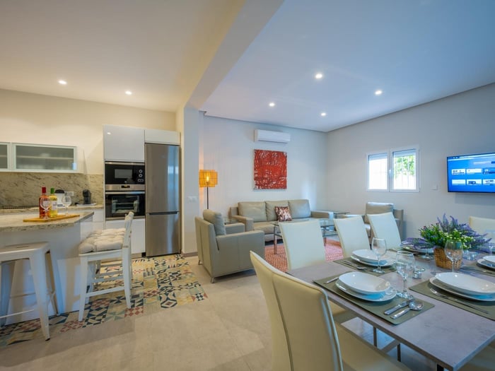 Living room with open plan kitchen equipped with all that you need for a comfortable stay